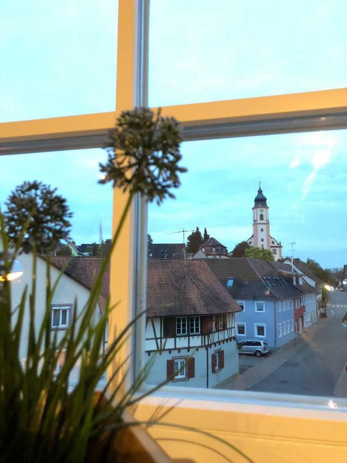 Wohnung 2 - Nur 5 Fahrminuten Vom Europapark Ettenheim Exterior photo
